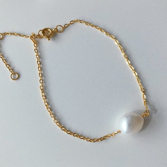 3/$35 Gold Chain Pearl Bracelet - Picture 2 of 7
